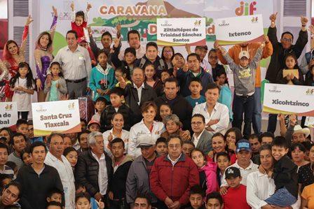 Encabeza Sandra Chávez “Caravana Día del Padre” del Dif imagen 2