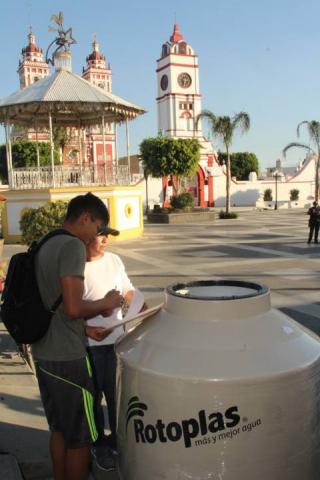 Con estos tinacos coadyuvamos con la economía familiar: alcalde imagen 2