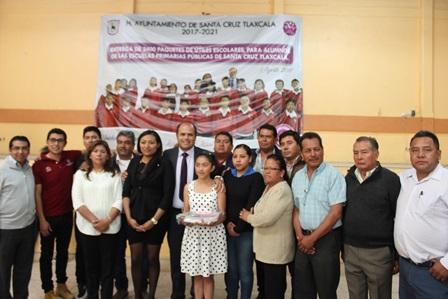 Entregan útiles escolares gratuitos en Santa Cruz Tlaxcala imagen 4