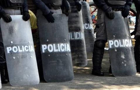 Liberan a tres normalistas y montan exagerado blindaje en la FGR