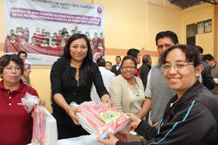 Entregan útiles escolares gratuitos en Santa Cruz Tlaxcala imagen 6