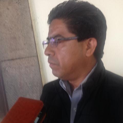Quiere Salvador Méndez disputarle a Alejandra Ramírez candidatura