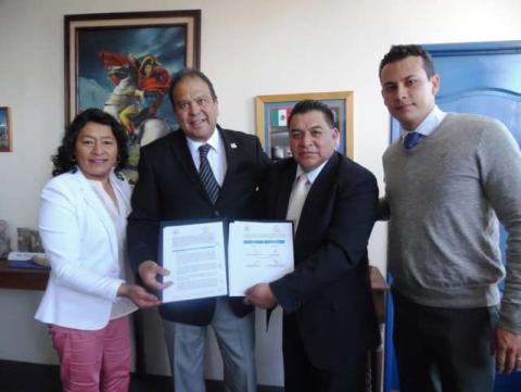 Firman convenio Apetatitlán y UMT; incluye becas, capacitación y certificación para la comuna imagen 1