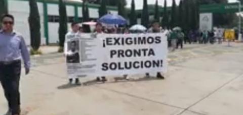 Estudiantes del ITA marchan por maestro desaparecido