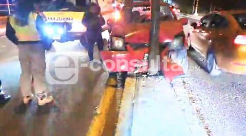 Ebrio se estampa contra poste sobre la carretera federal Tlaxcala- Puebla
