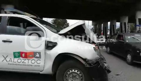 Policía municipal provoca accidente en Xaloztoc