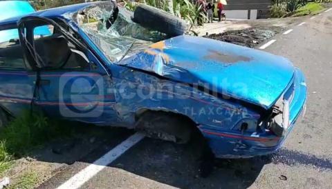 Dos personas lesionadas deja volcadura en Metepec