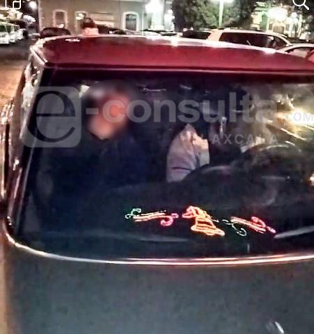 Par de borrachales se quedan dormidos a media calle en el centro de Tlaxcala imagen 1