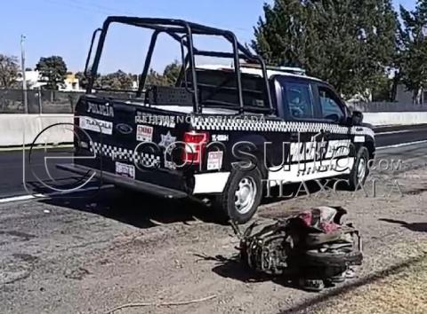 Tráiler arrastra a motociclista que pierde la vida en Xaltocan