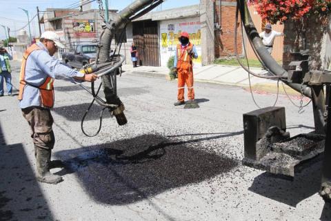 Realiza Secoduvi acciones de bacheo en careteras estatales