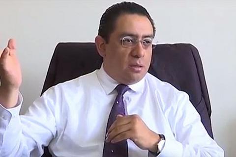 Negro Día de Reyes; muere joven esperando neurocirujano