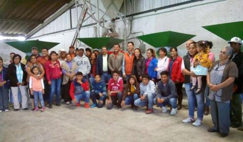 Entrega Sefoa maquinaria a jóvenes agricultores