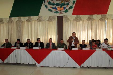 Exhortan a alcaldes electos no despedir a policías acreditados