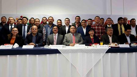 Integrantes de la Confederación de alcaldes de Tlaxcala rinden protesta imagen 2