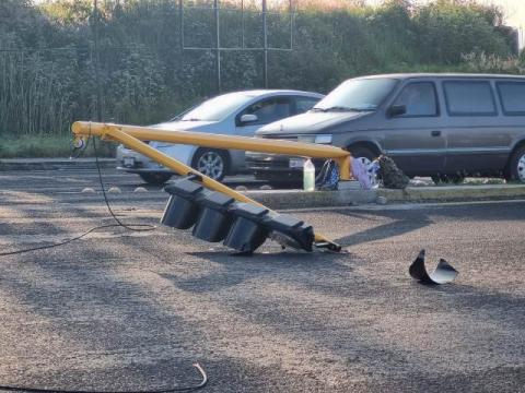 Derriban semáforo que no tenía ni 24 horas de haber sido reparado