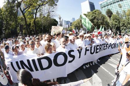 Participa senadora Minerva Hernández en marcha por México