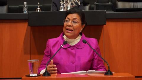 Policías ministeriales amenazan con pistolas a la senadora Palafox