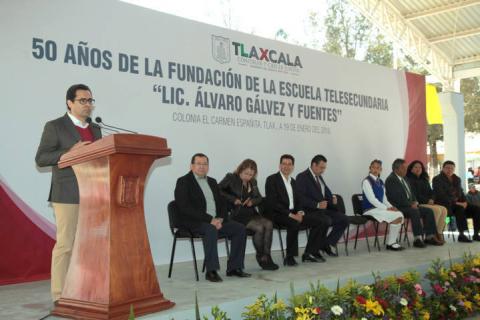 Encabeza MCH ceremonia alusiva al 50 Aniversario de la Primera Telesecundaria de el país imagen 3