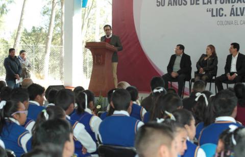 Encabeza MCH ceremonia alusiva al 50 Aniversario de la Primera Telesecundaria de el país imagen 4
