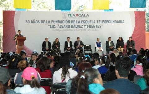 Encabeza MCH ceremonia alusiva al 50 Aniversario de la Primera Telesecundaria de el país imagen 2