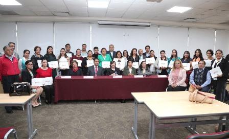 Un total de 80 docentes cumplieron 120 horas de capacitación en línea