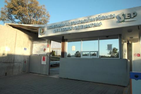 Obligan normalistas a Camacho a instalar mesa de negociación