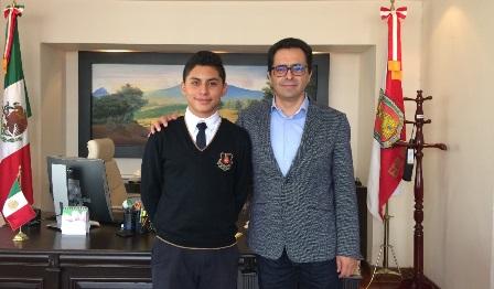 Aprendió Gamaliel a leer con libros de historia y hoy va a la olimpiada