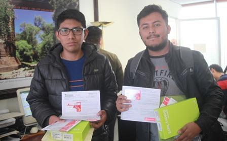 Más de 10 mil estudiantes resultaron beneficiados con una beca