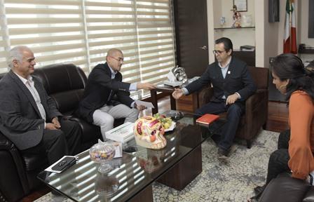 Gobierno de Tlaxcala recibe reconocimiento por escuelas de tiempo completo