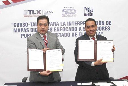 Servidores públicos del estado se capacitan en uso de mapas digitales