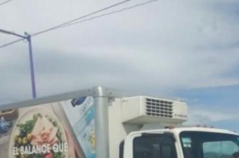 Luego de ser asaltado, rescatan a repartidor de carnes frías en Calpulalpan