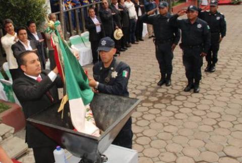 Alcalde encabeza Incineración de Bandera y municipalización imagen 1