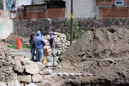 Gobierno municipal atiende y repara hundimientos por las lluvias en SPM