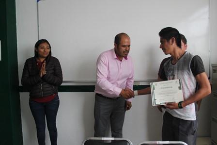 Ayuntamiento clausura cursos de inglés, alemán y reparación de celulares imagen 3