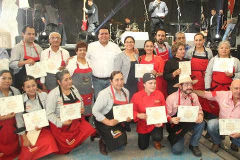 Festival de Paellas en Tzompantepec reunió a 16 paelleros y 700 comensales imagen 4
