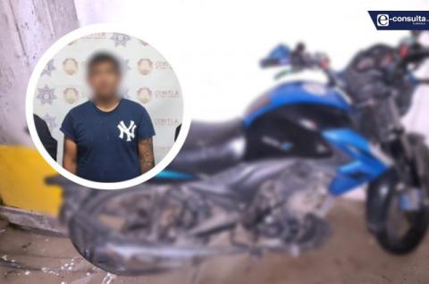 Seguridad pública de Contla recupera motocicleta con reporte de robo y detiene a su conductor