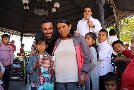 Celebran niñas y niños Día de Reyes en Tlaxco imagen 1