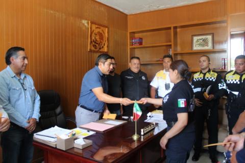 Entregan vales de despensa a policías de Totolac imagen 1