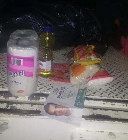 Apañan anoche tráiler con despensas para el PRI en Apizaco imagen 2