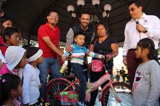 Celebran niñas y niños Día de Reyes en Tlaxco imagen 3