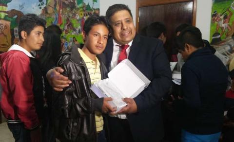 Entregó Castro López tabletas a egresados de telesecundaria imagen 3