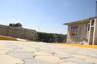 Vecinos de la calle Los Silva ya tiene una vialidad adoquinada: alcalde imagen 3