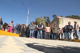 Vecinos de la calle Los Silva ya tiene una vialidad adoquinada: alcalde imagen 4