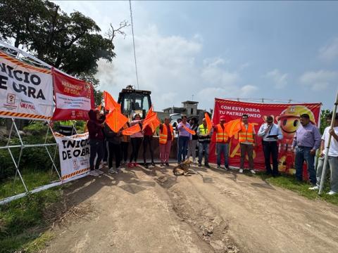 Dan banderazo de inicio a obra de pavimentación con adocreto en Teolocholco