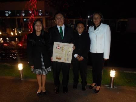 Recibe alcalde de Xiloxoxtla reconocimiento de periodistas imagen 2