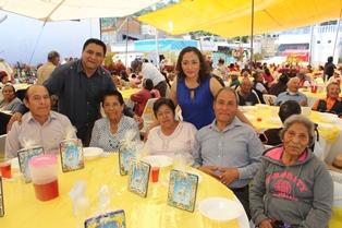 Adultos mayores son festejados en grande imagen 1