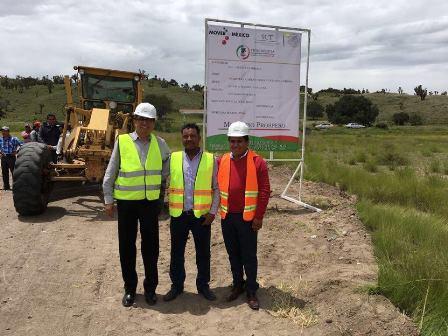 Autoridades municipales dieron banderazo de obra en Tequexquitla imagen 2