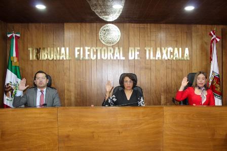 Ordena a autoridades de Tetlanohcan expedir copias certificadas de sesiones para regidora