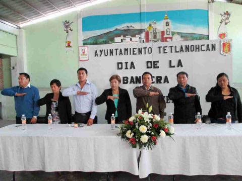 Celebran en Tetlanohcan el 194 aniversario del Día de la Bandera imagen 1