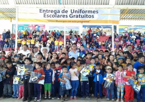 Invierte Texoloc más de 500 mil pesos en uniformes escolares imagen 5